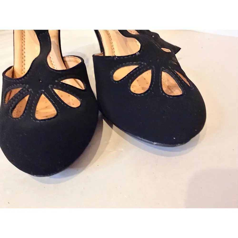 Chase & Chloe Black Kimmy-36 Vintage Cutout T-Strap Mid Heels Size 6 Flaw